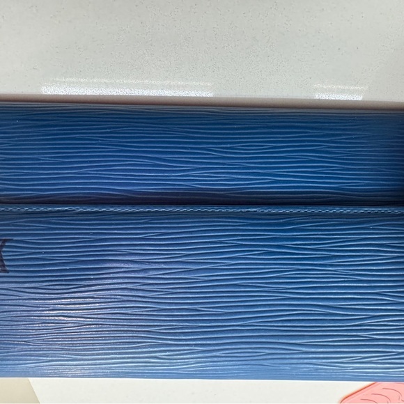 Louis Vuitton Epi Leather Blue Long Wallet - Preloved in Excellent Condition - Picture 3 of 15